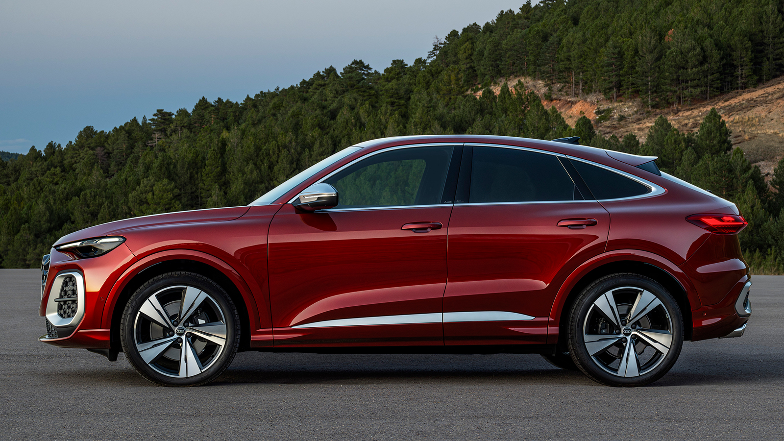 Πρεμιέρα για το νέο Audi Q5 Sportback | Βενζίνη & diesel έως 367 άλογα  